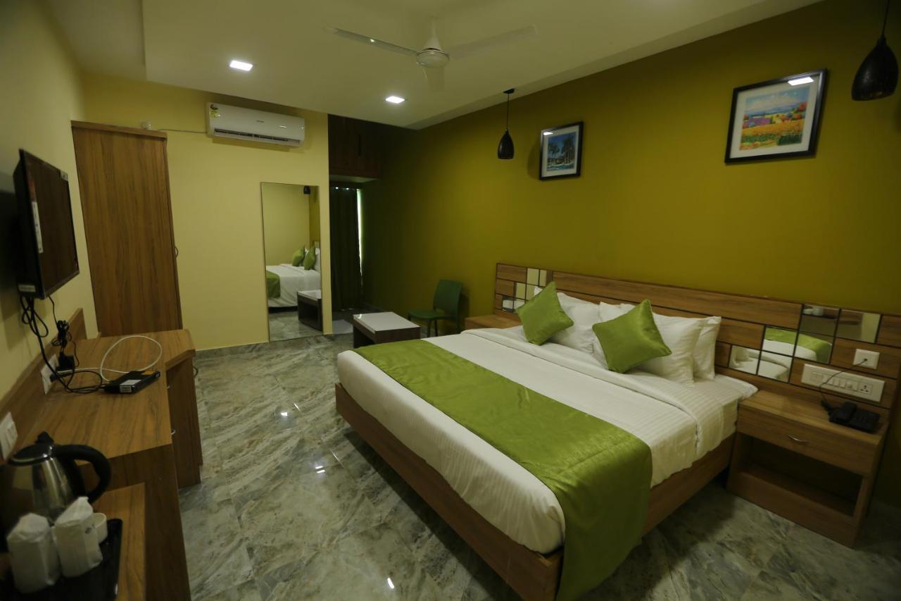 Mehar Inn Hotel Kāraikkudi Exterior foto